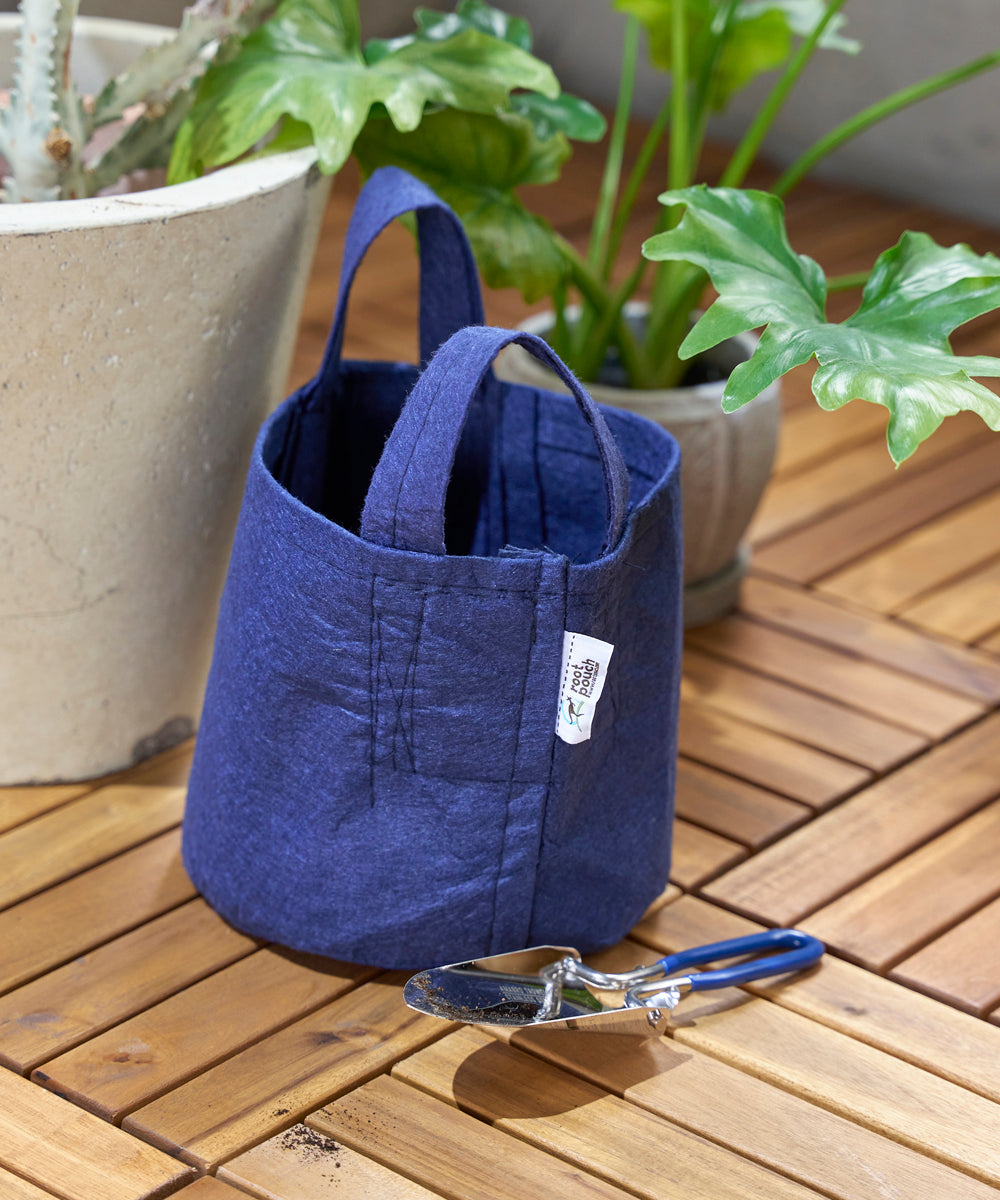 Root Pouch Navy+Trowel