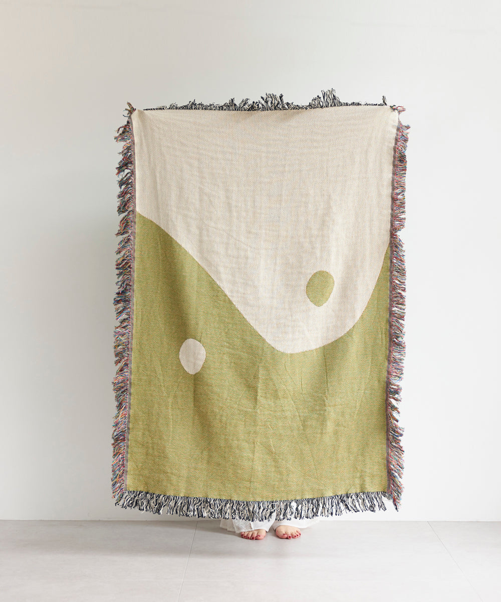 CITY SHED】Yin Yang Woven Throw Blanket Olive - Clr Shop